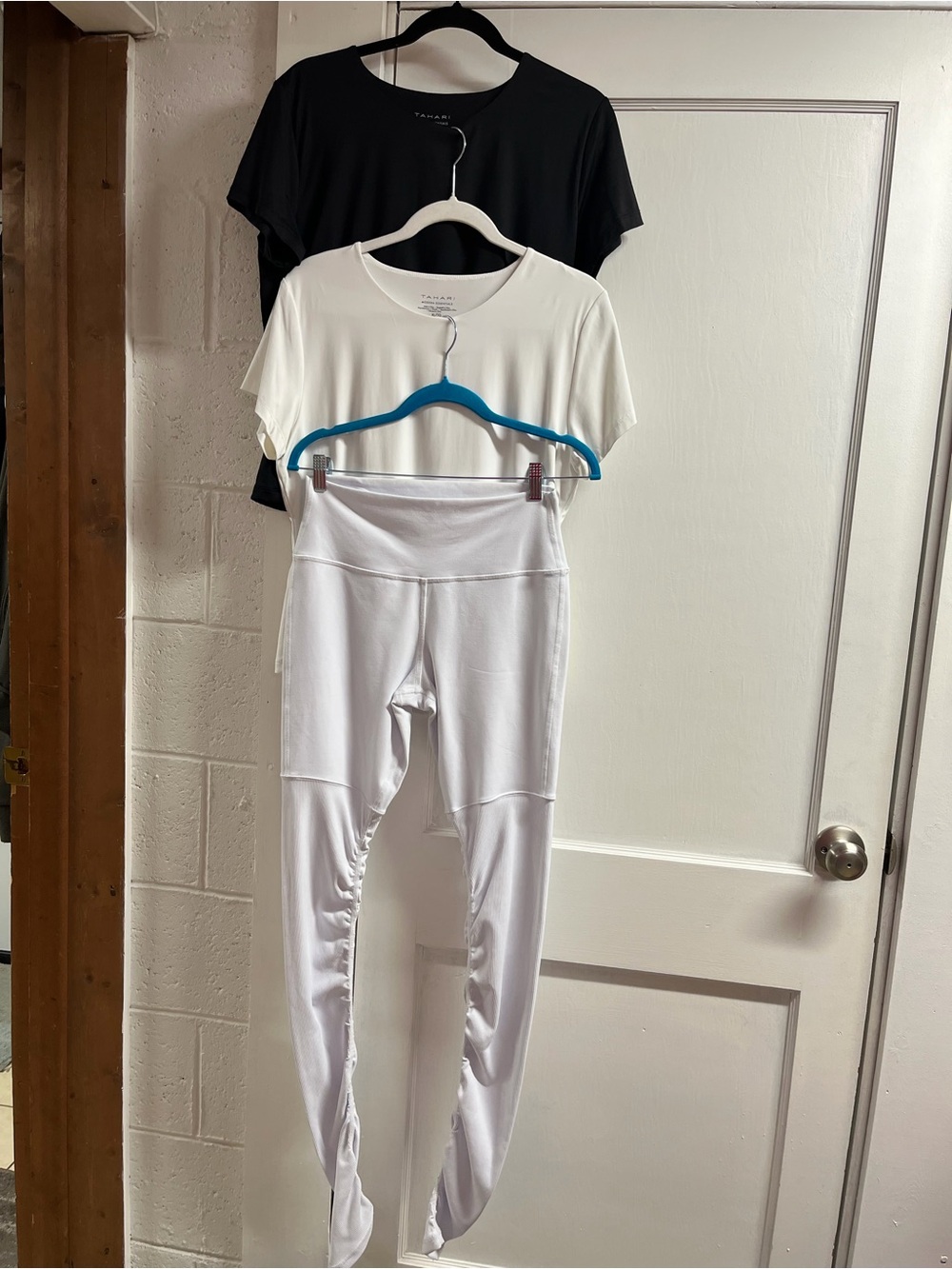 3 pc lot! ALO leggings/Tahari White and black Short Sleeve Crew Neck Tops